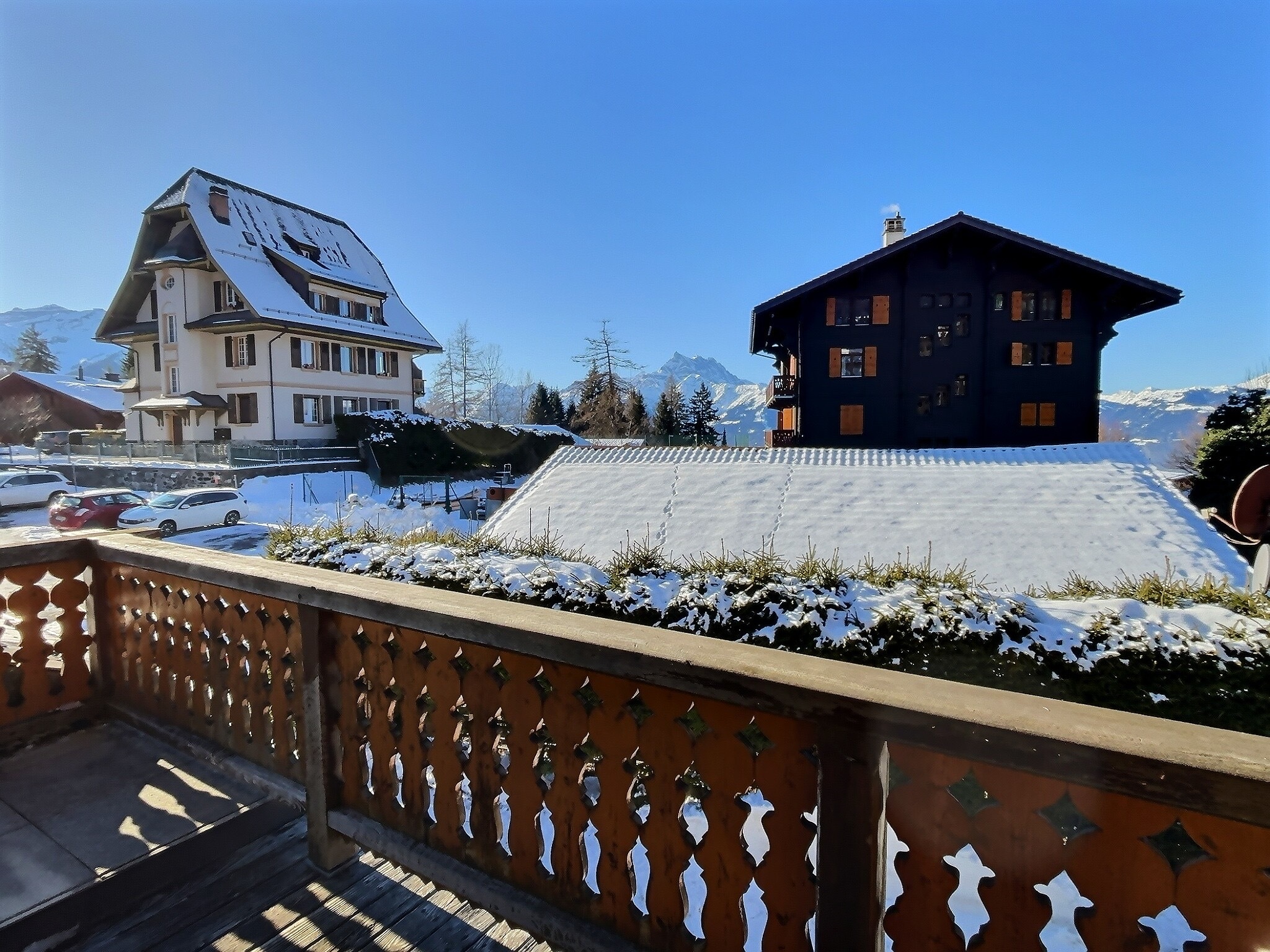Alpenblick von einem Balkon