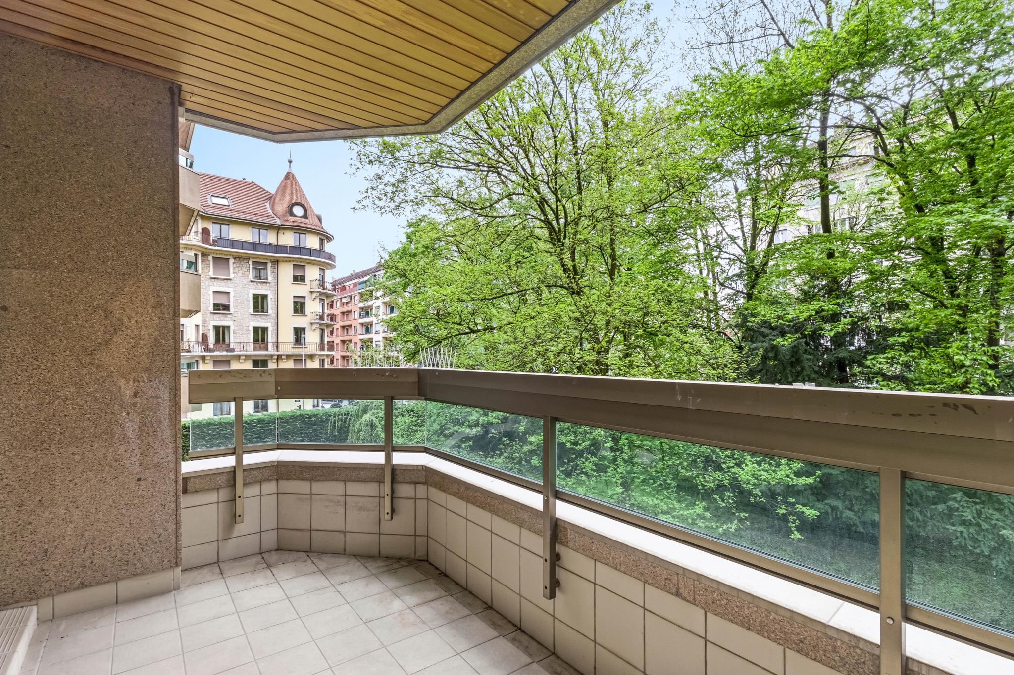Balkon mit Blick ins Grüne