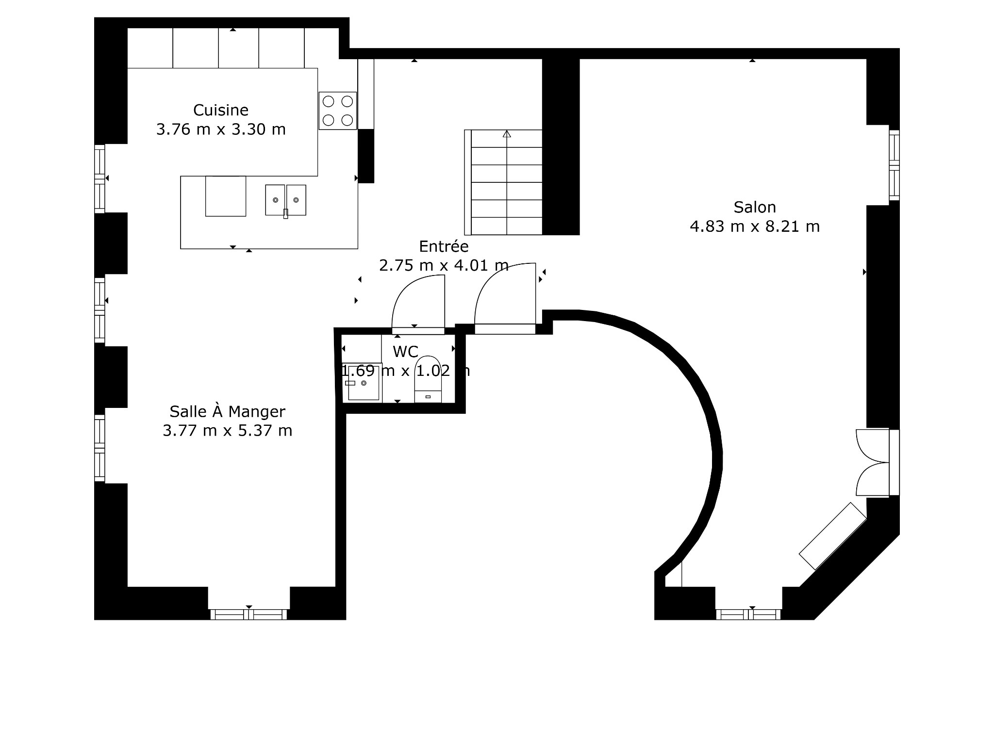 Grundriss mit Küche, Salon, Esszimmer, Eingang und WC