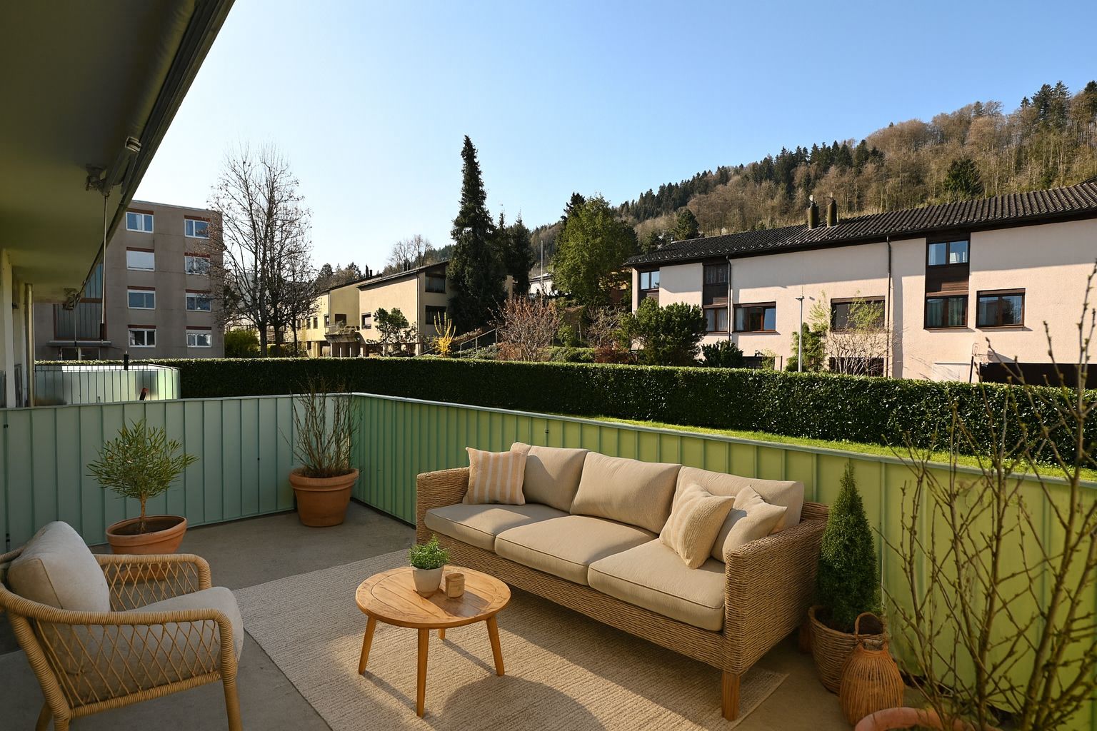 Balkon mit gemütlicher Sitzgruppe