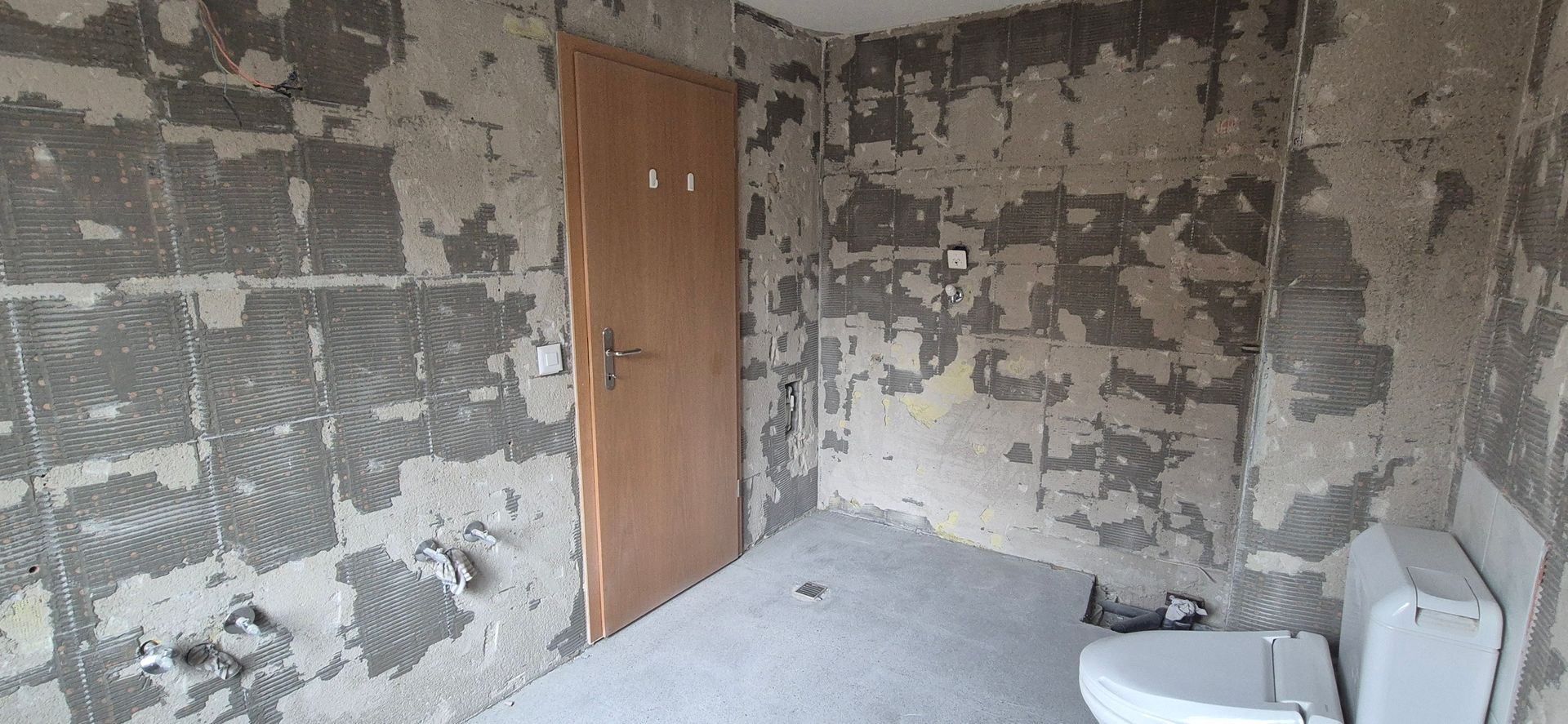 Unfertiges Badezimmer im Rohbau