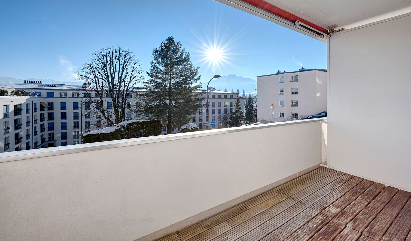 Balkon mit Bergblick