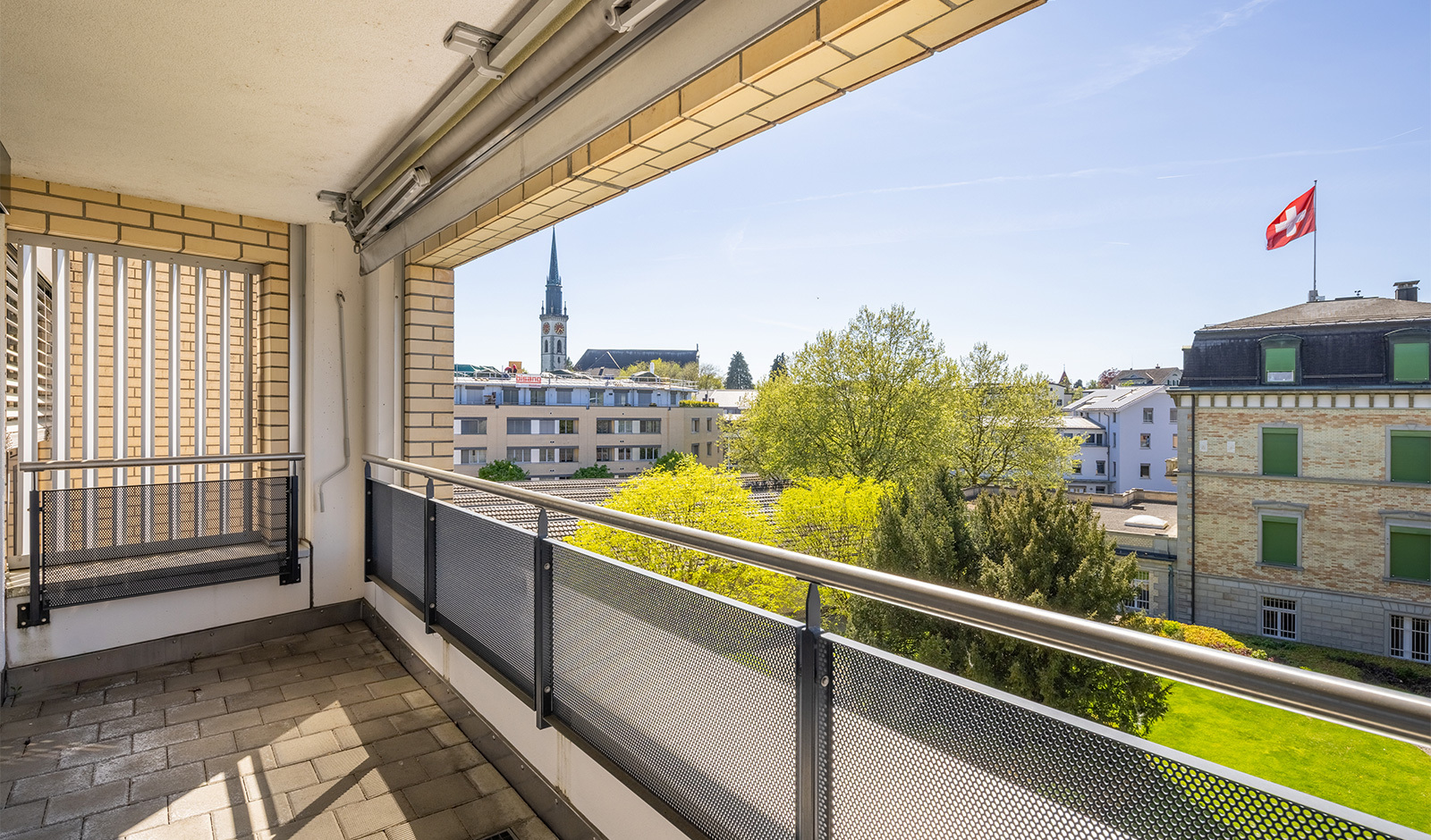 Balkon mit Stadtblick