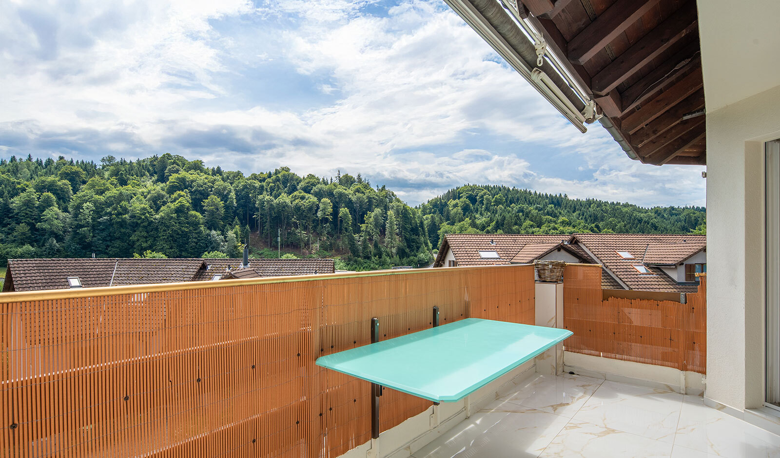 Balkon mit Bergblick