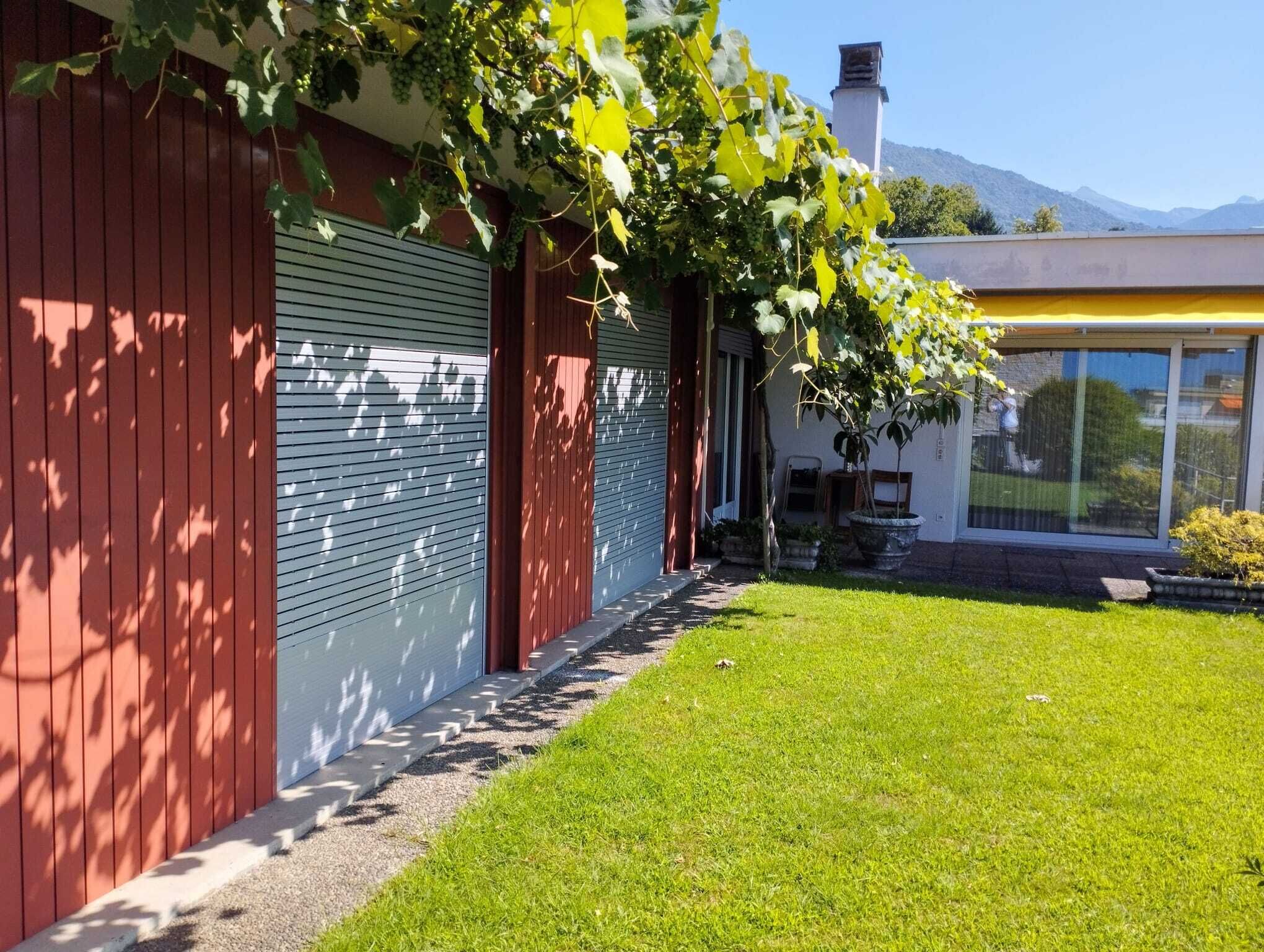 Gartenansicht mit Fassade und Terrasse