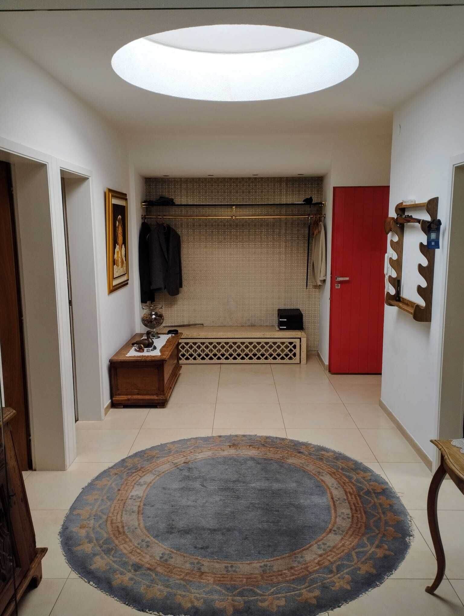 Eingangsbereich mit Garderobe und Rundoberlicht