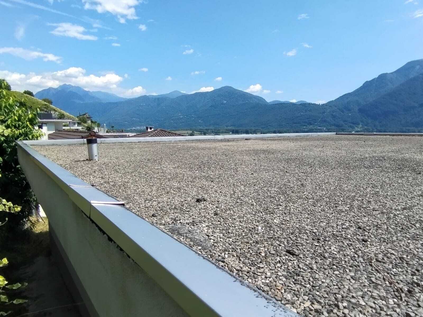 Flachdach mit Bergblick
