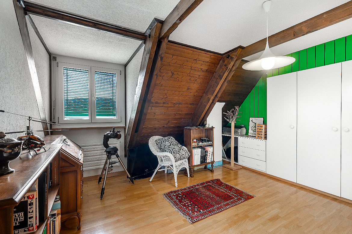 Dachzimmer mit Schrägbalken