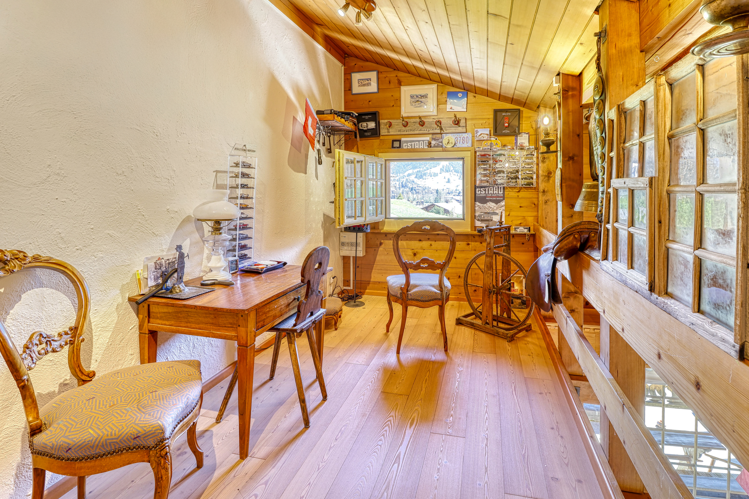 Rustikales Arbeitszimmer im Chalet-Stil
