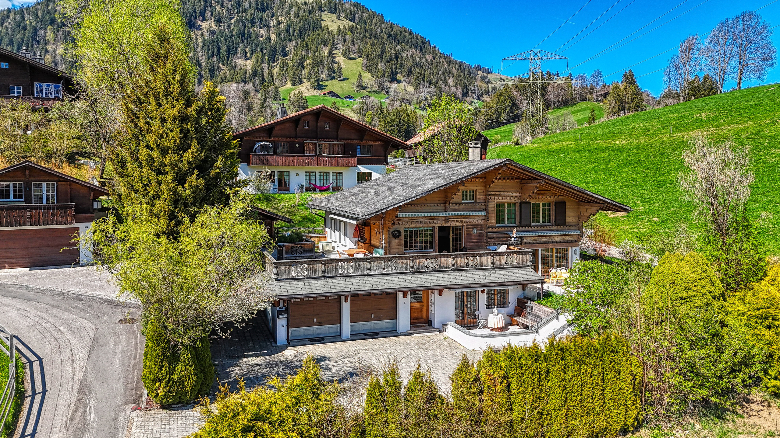 Alpines Chalet mit Bergblick