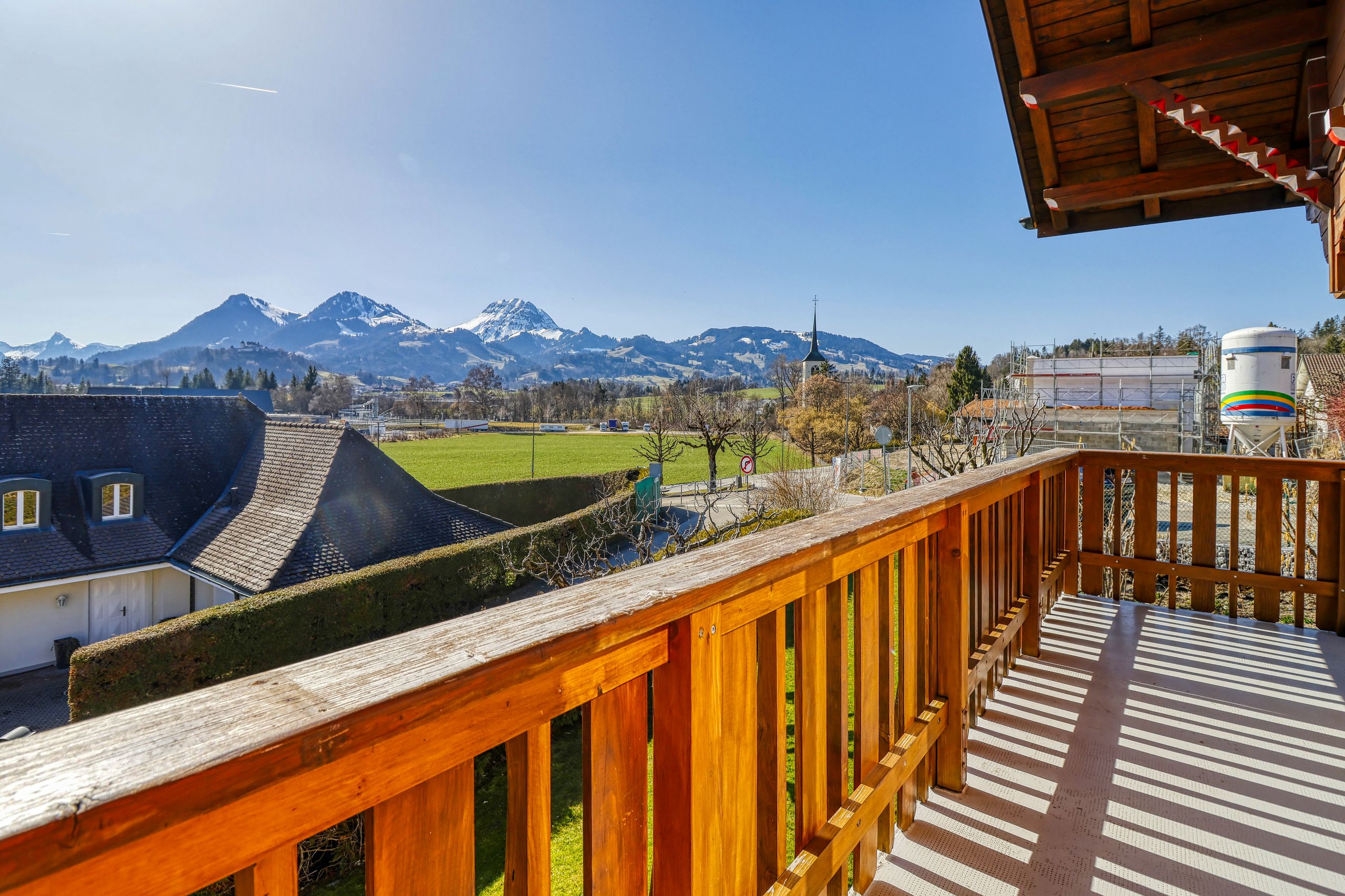 Balkon mit Bergblick