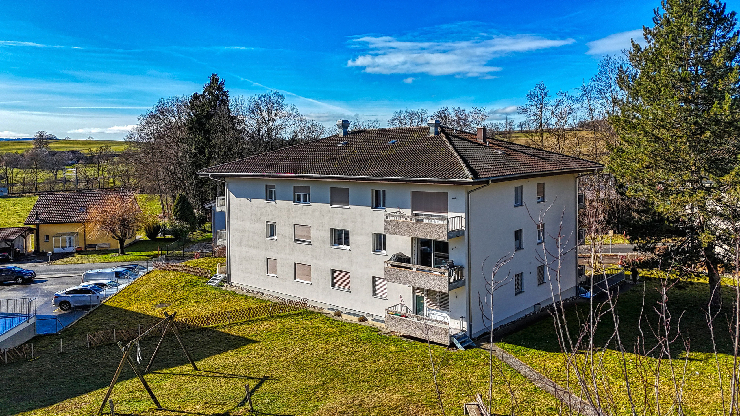 Mehrfamilienhaus in grüner Hanglage