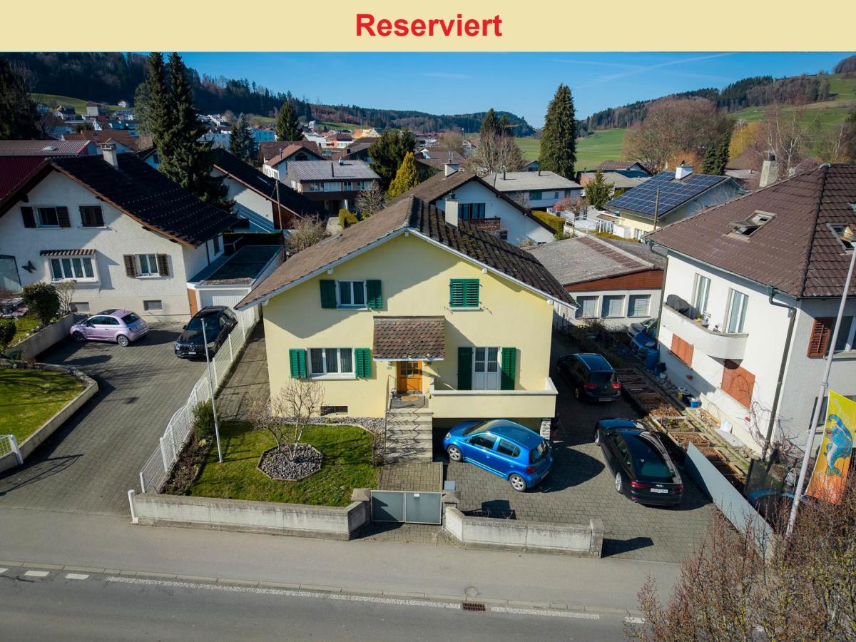 Reserviertes Einfamilienhaus mit Garten und Blick ins Tal