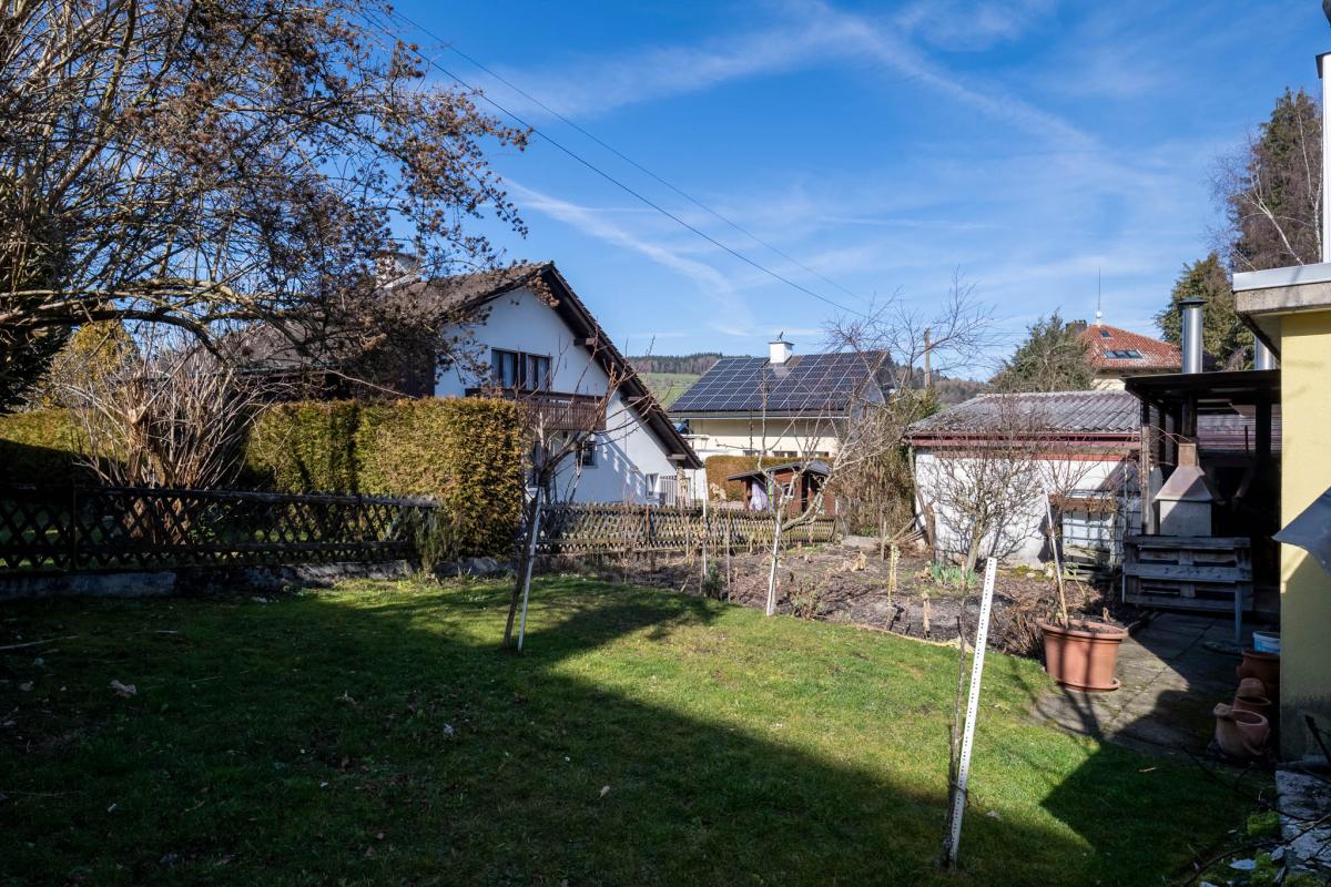 Garten mit Wohnhäusern