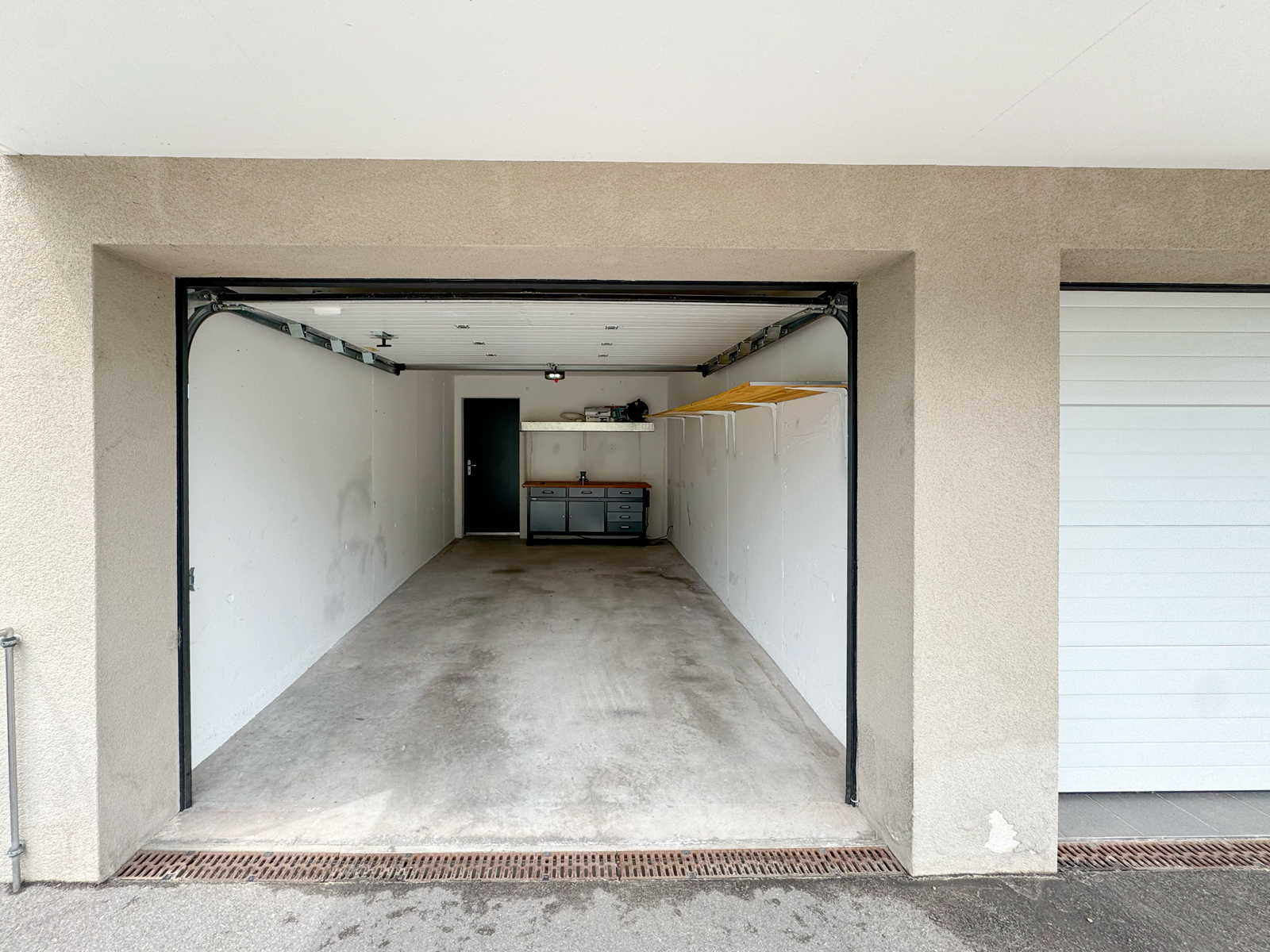 Garage mit offener Zufahrt