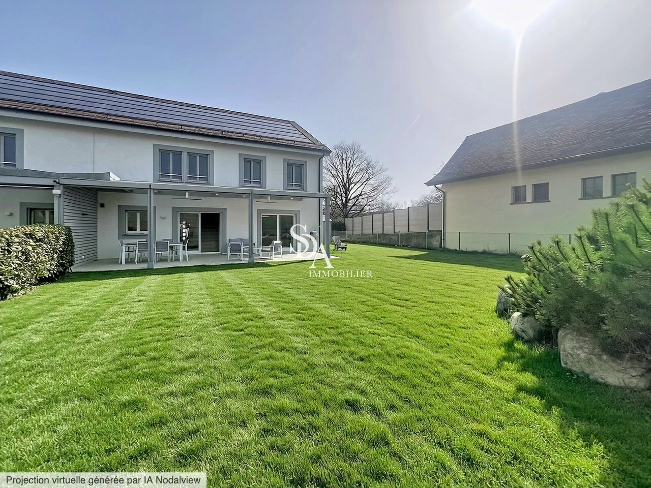 Außenansicht eines Einfamilienhauses mit großem Garten