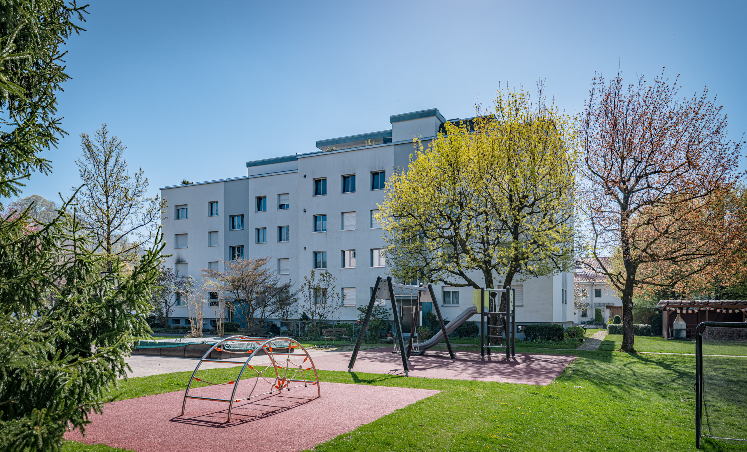 Wohnanlage mit Spielplatz im Grünen