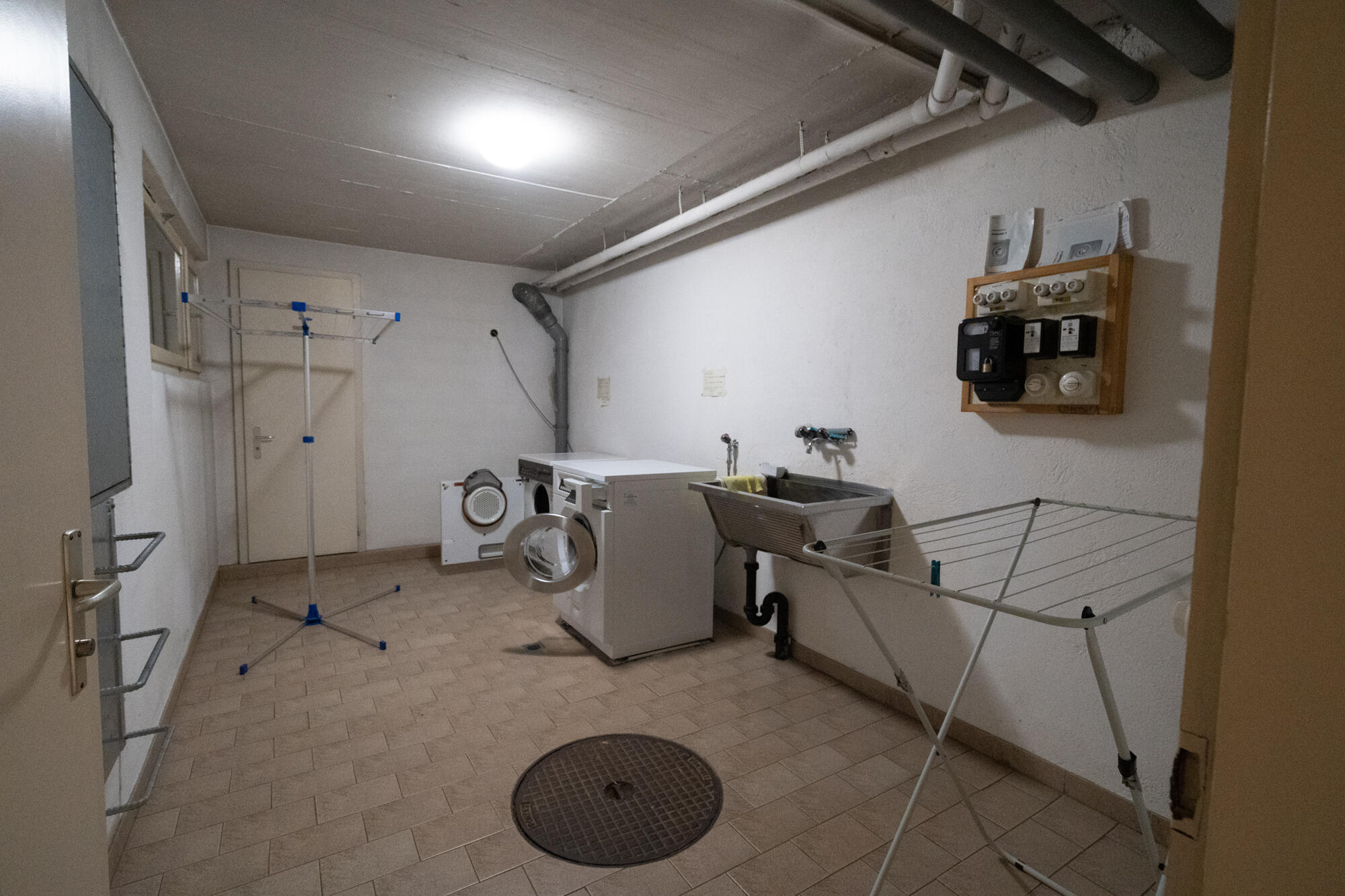 Waschkeller mit Hauswirtschaftsbereich