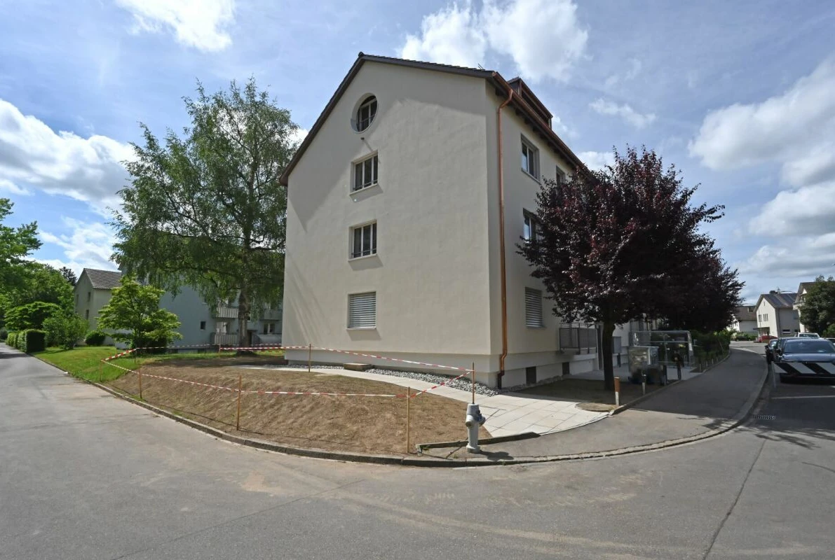Wohnhaus an der Straßenecke