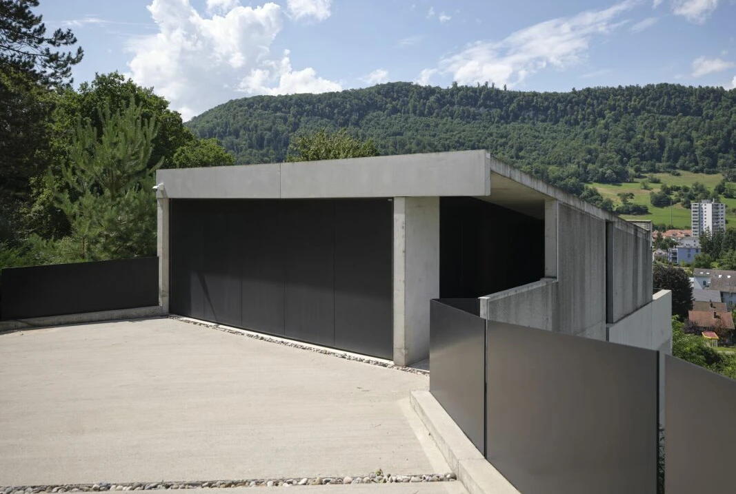 Moderne Dachterrasse mit Bergblick