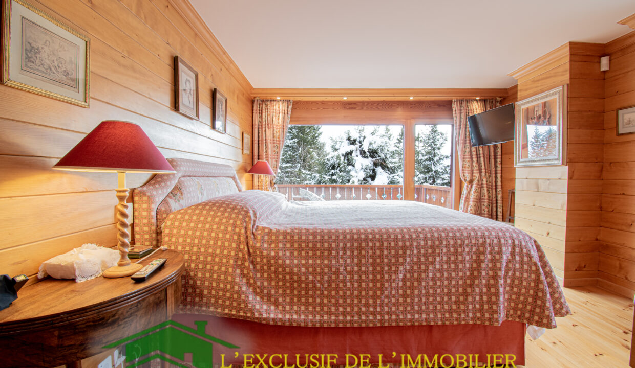Gemütliches Schlafzimmer mit Bergblick