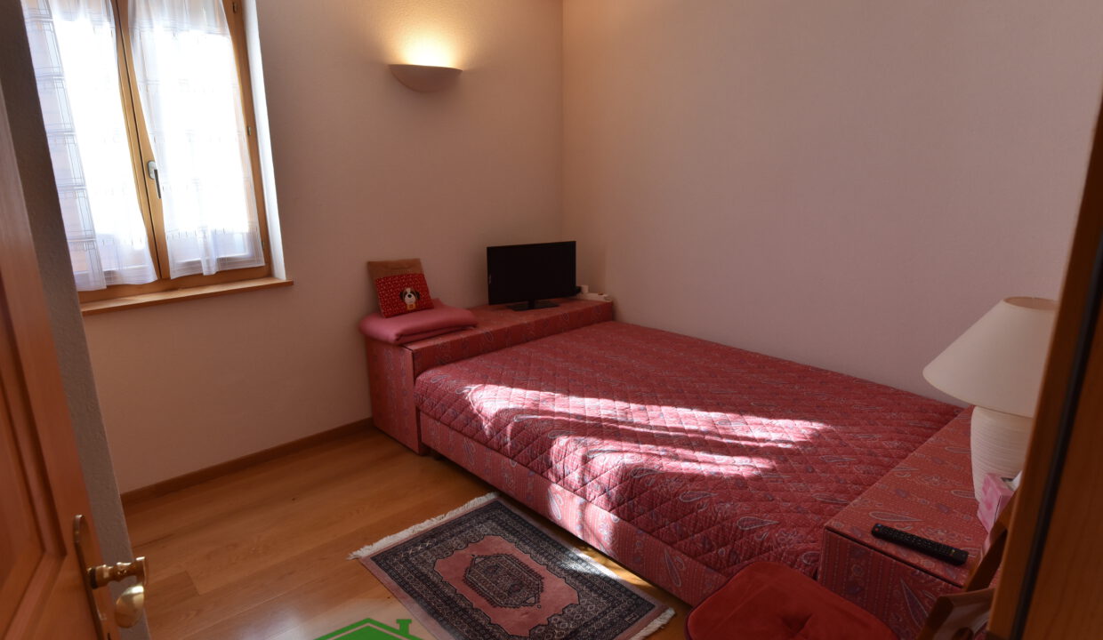 Kleines Schlafzimmer mit Tageslicht