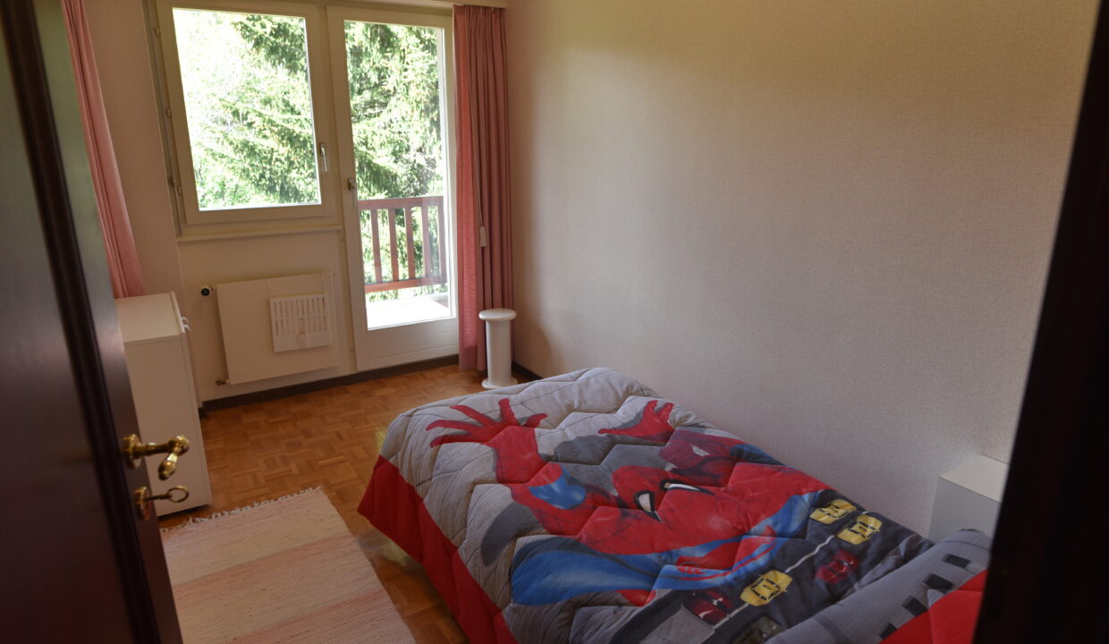 Kleines Schlafzimmer mit Balkonzugang