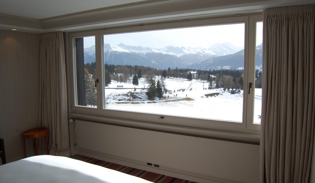 Schlafzimmer mit Panoramablick auf die Berge