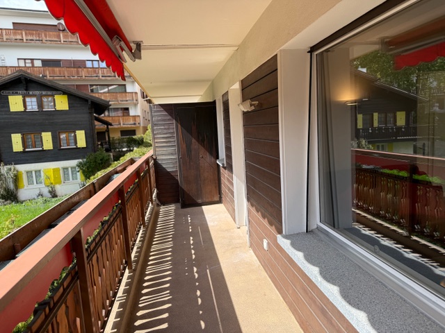Balkon mit Blick auf Nachbargebäude