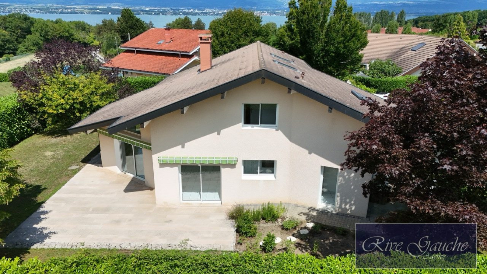 Einfamilienhaus mit Garten und Seeblick