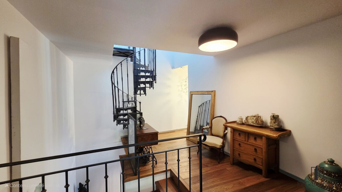 Flur mit Wendeltreppe