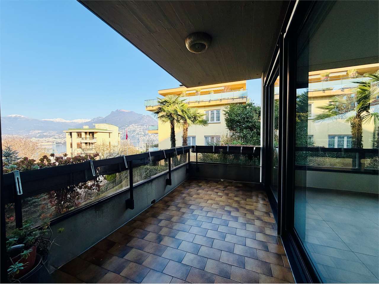 Balkon mit Bergblick