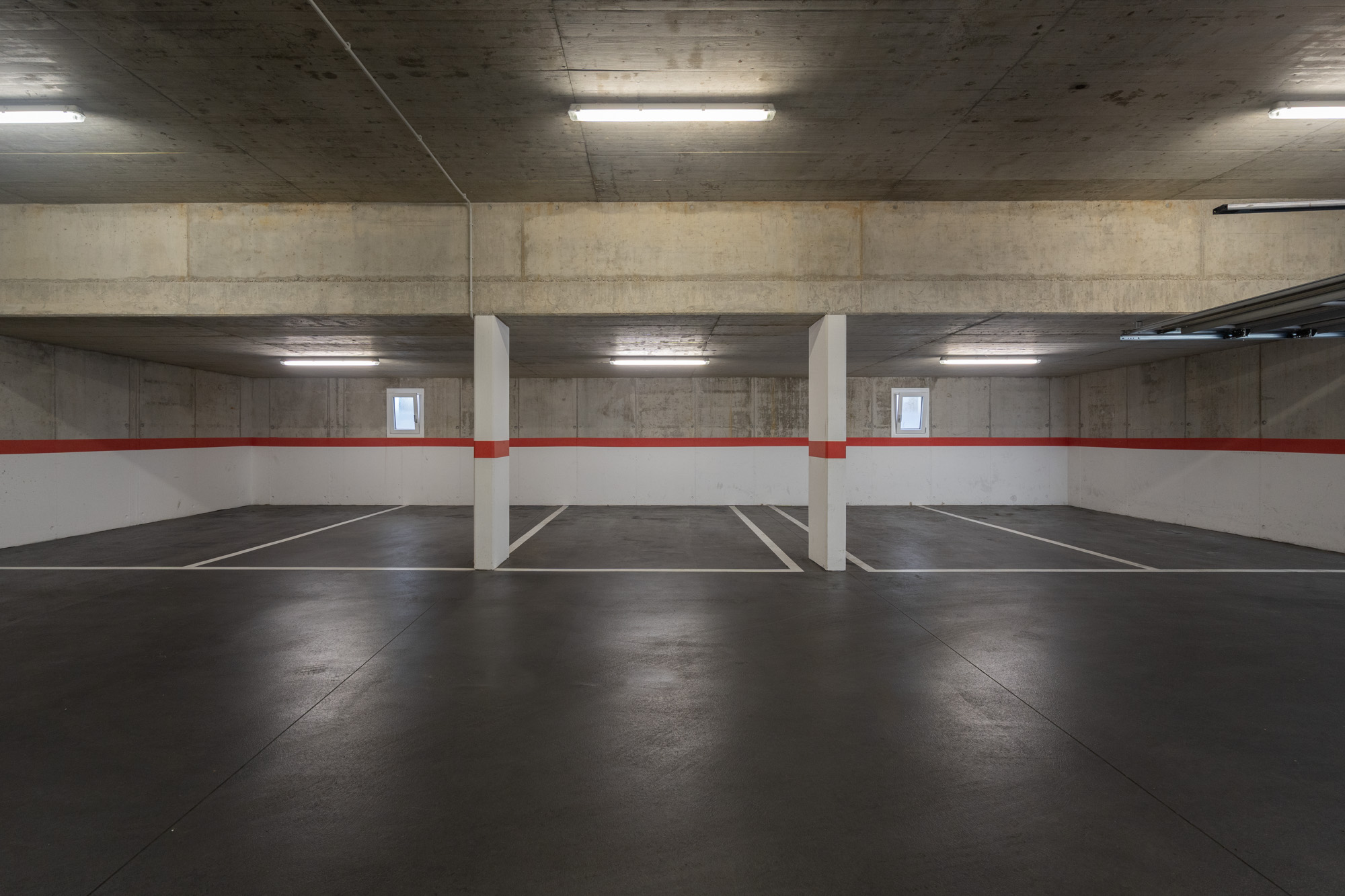 Tiefgarage mit Stellplätzen