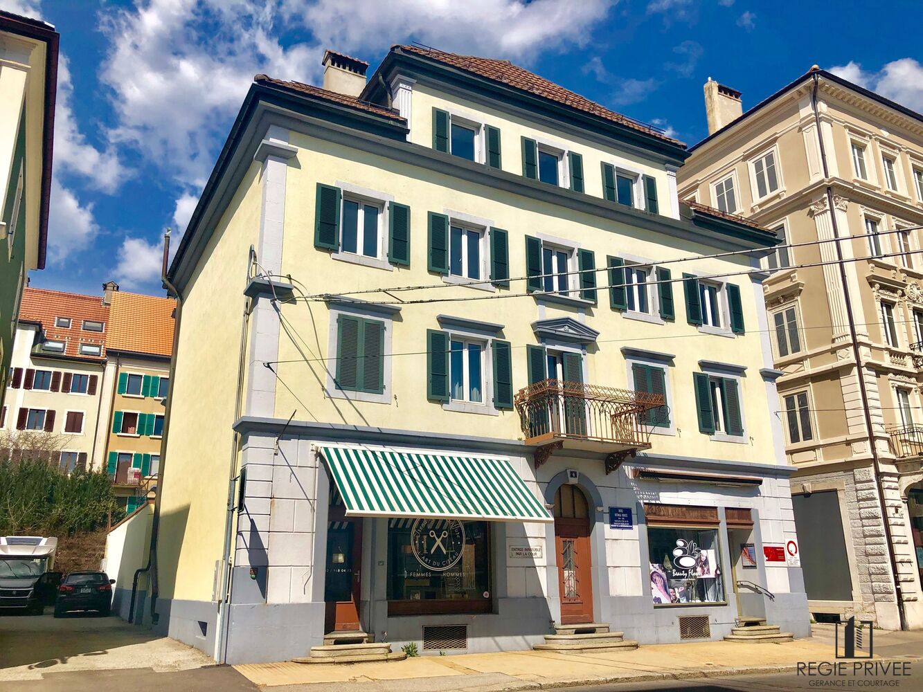 Historisches Wohn- und Geschäftshaus mit Läden im Erdgeschoss