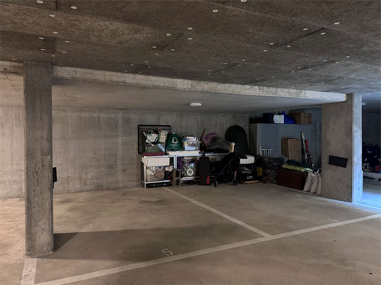 Tiefgarage mit Abstellbereich