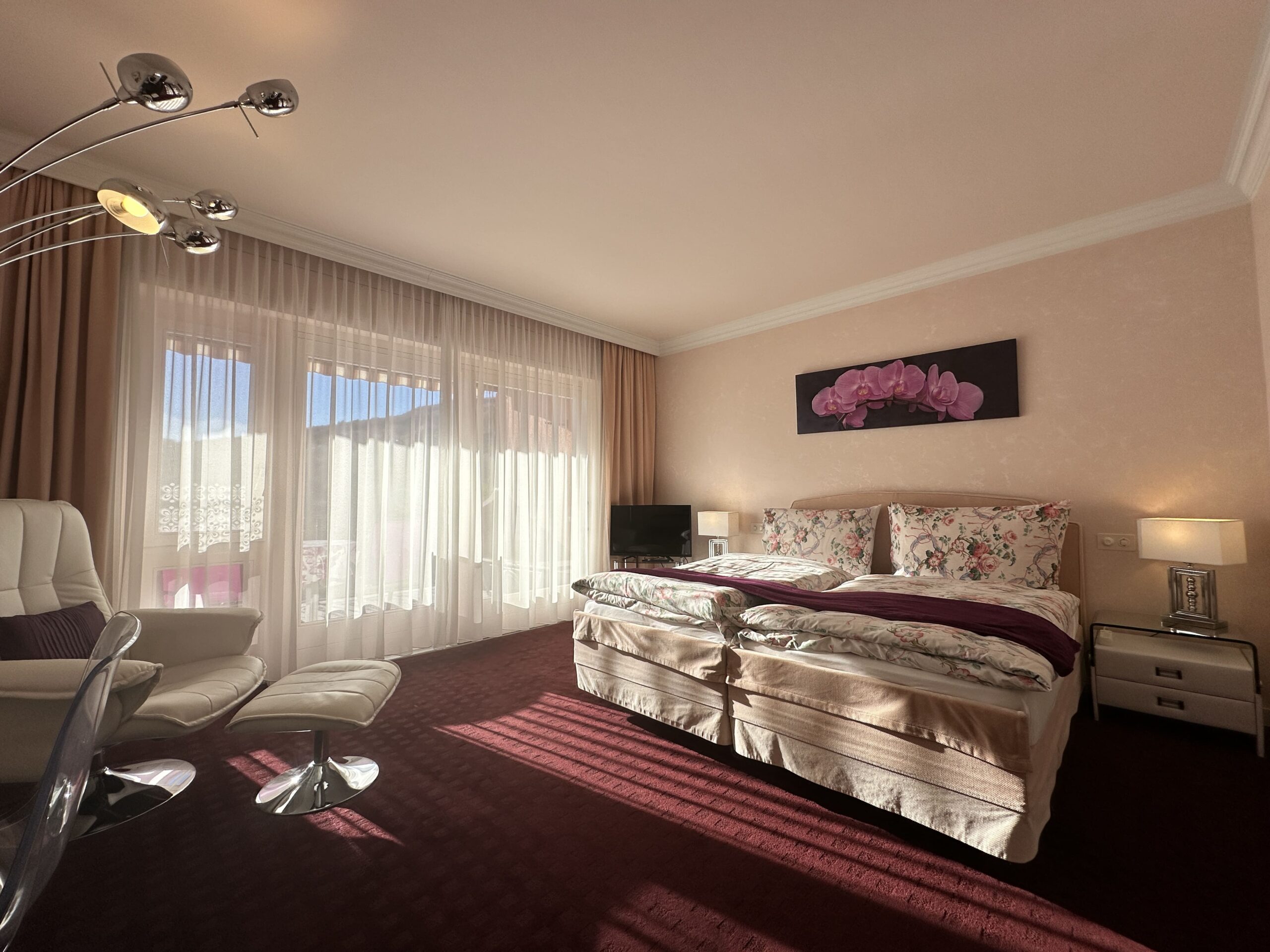 Schlafzimmer mit Balkonlicht