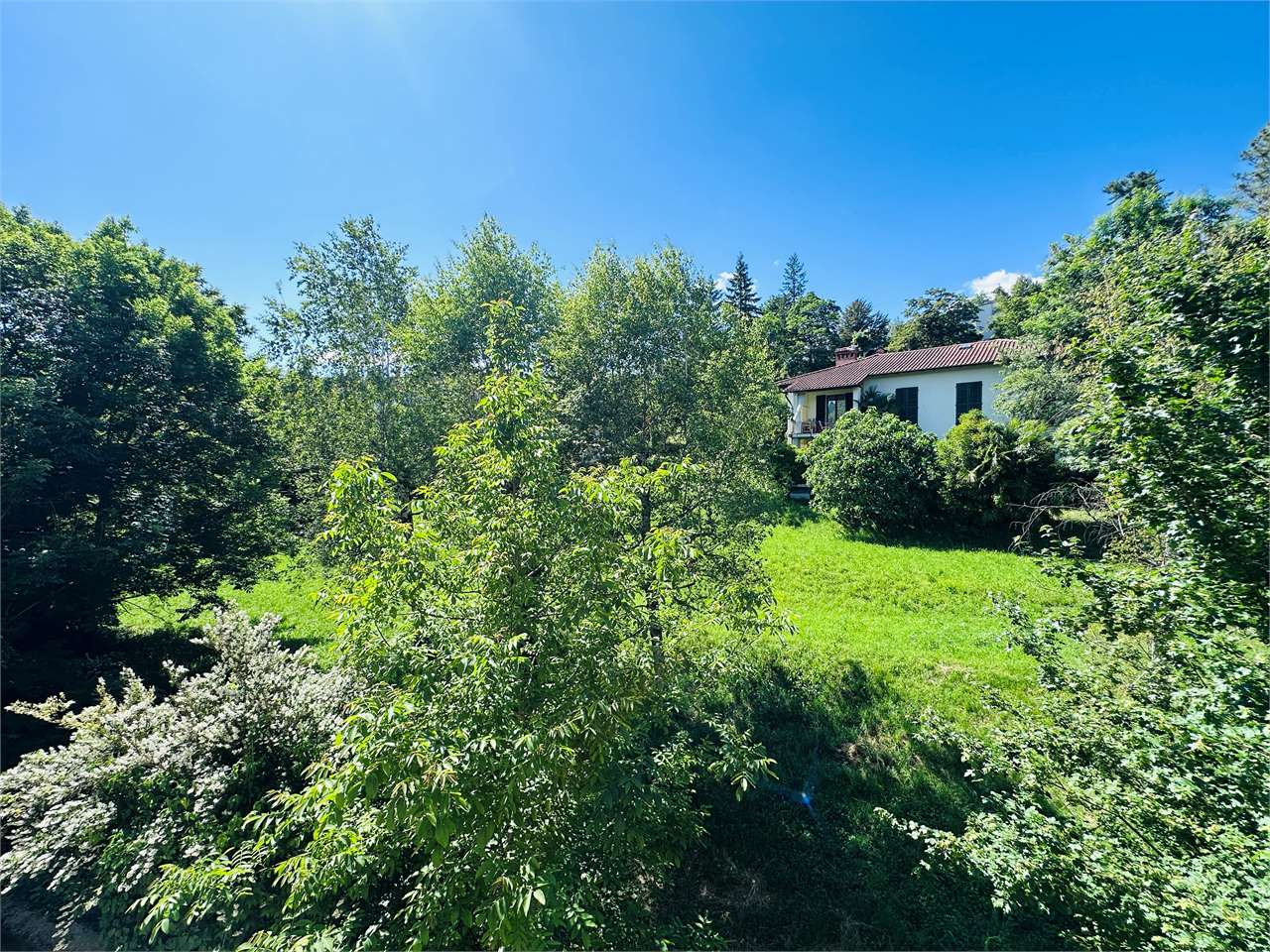 Garten mit Haus im Grünen