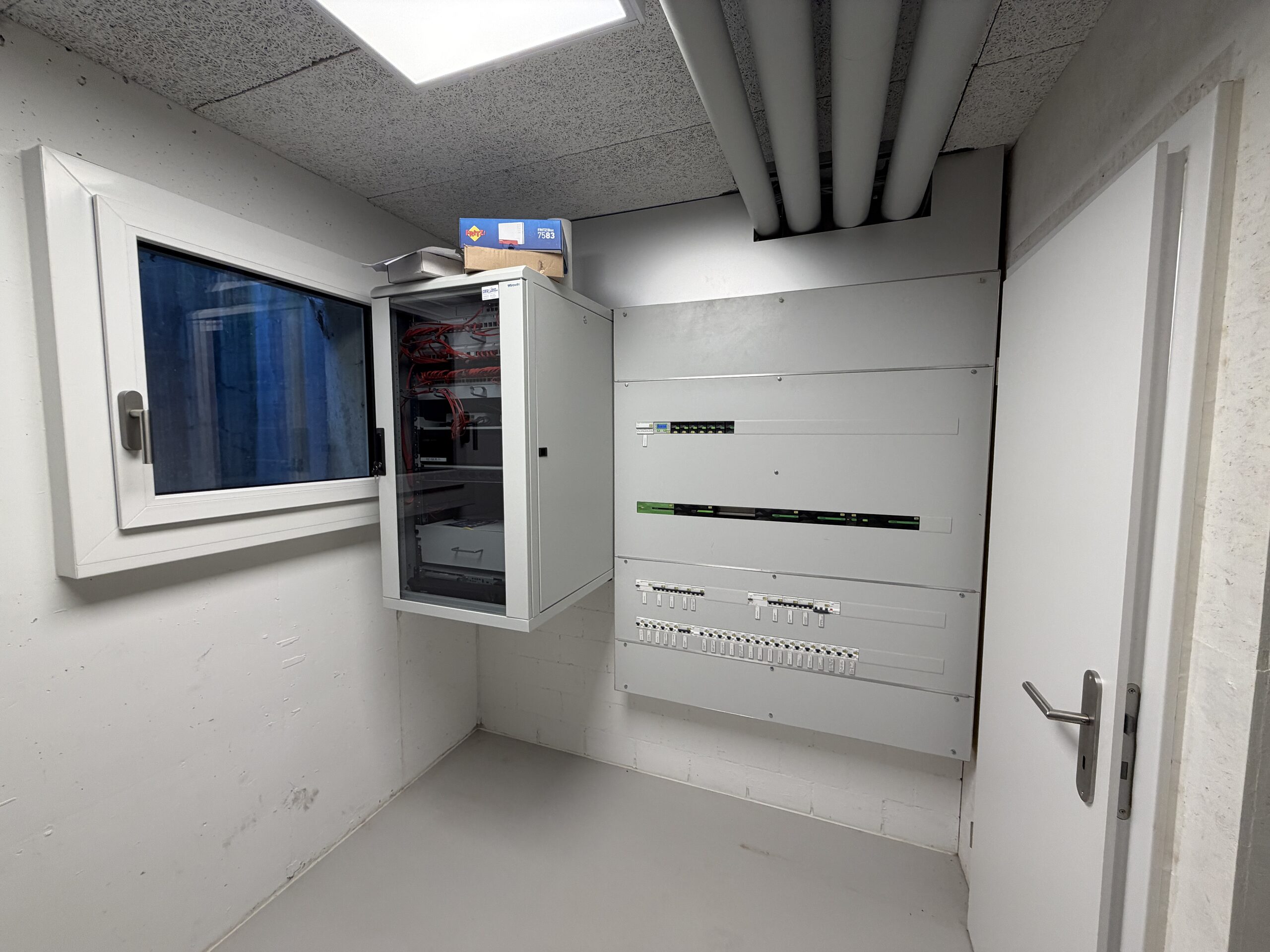 Technikraum mit Elektroverteilung
