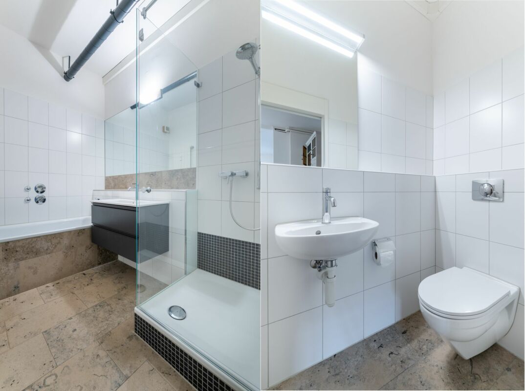 Modernes Badezimmer mit Dusche, Badewanne und WC