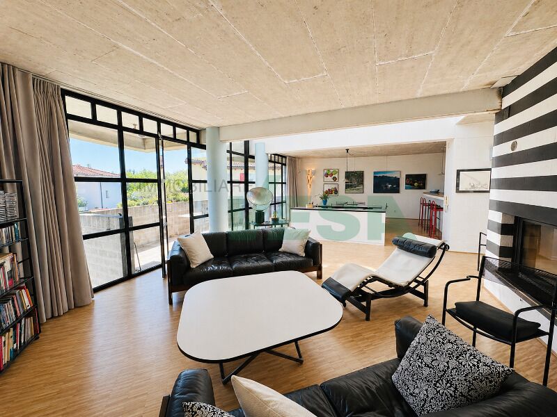 Wohnzimmer mit offener Sitz- und Esszone