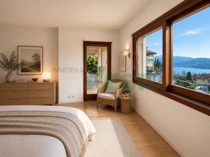 Helles Schlafzimmer mit Seeblick