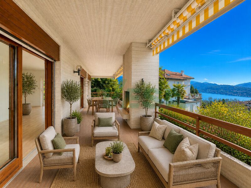 Überdachte Terrasse mit Seeblick
