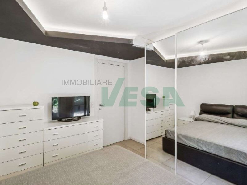 Schlafzimmer mit Spiegelschrank