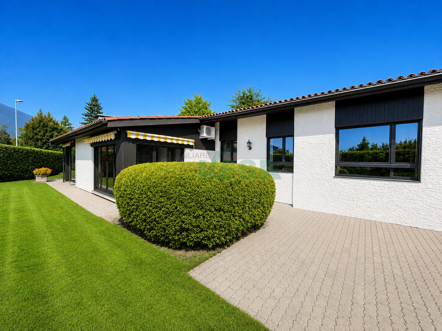 Einfamilienhaus mit gepflegtem Garten
