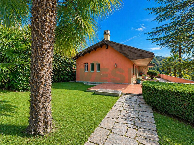 Mediterranes Einfamilienhaus mit Garten