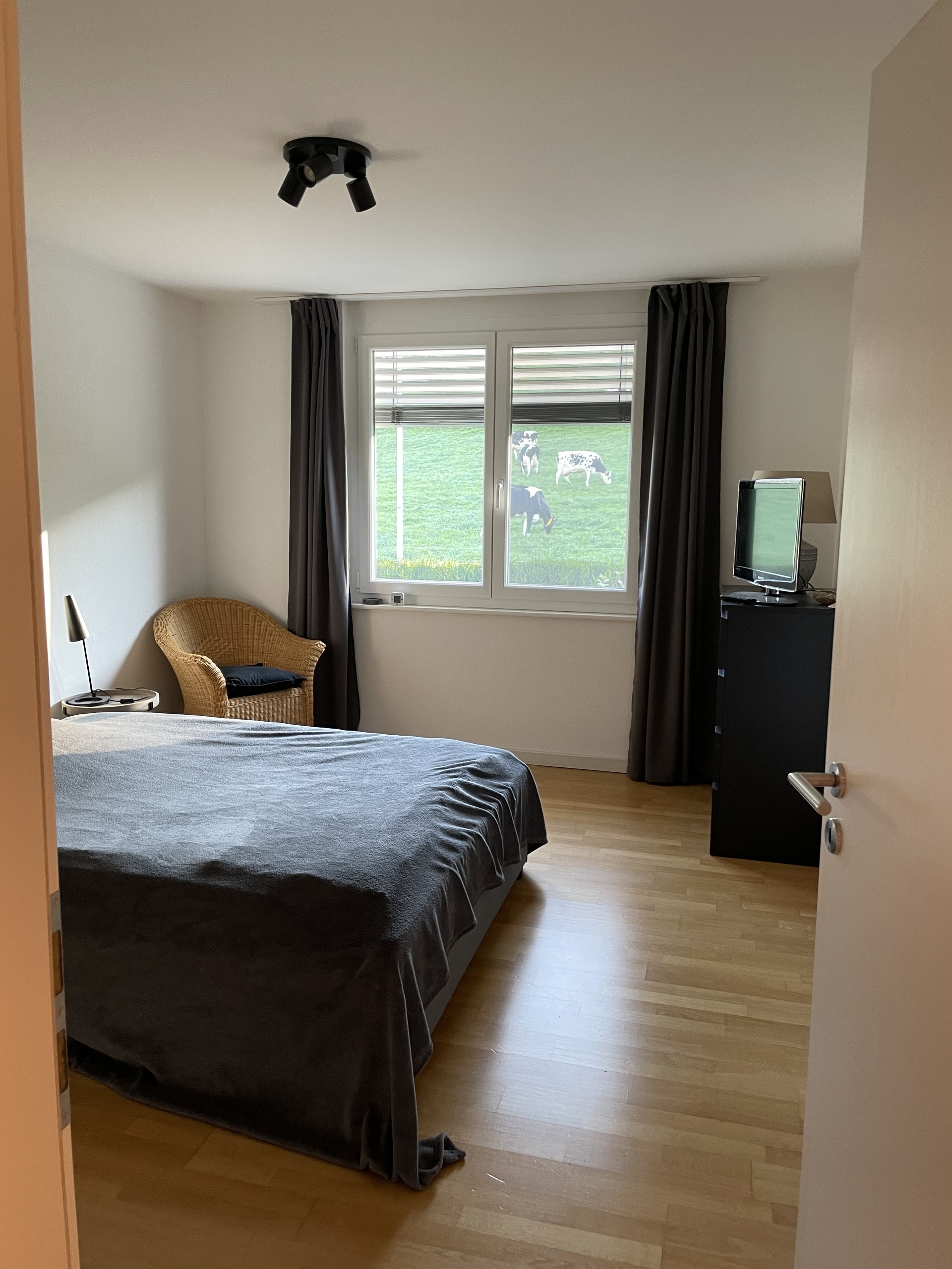 Schlafzimmer mit Blick ins Grüne
