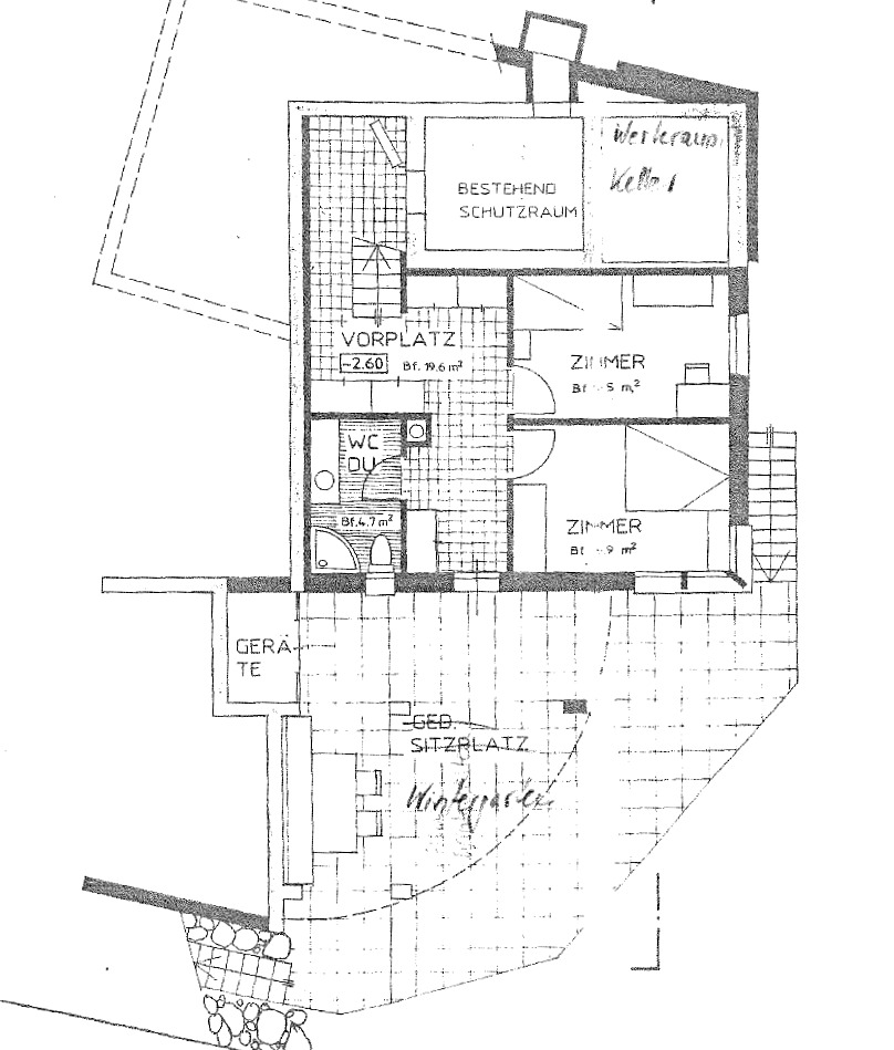 Grundriss mit Vorplatz, Zimmern und Wintergarten