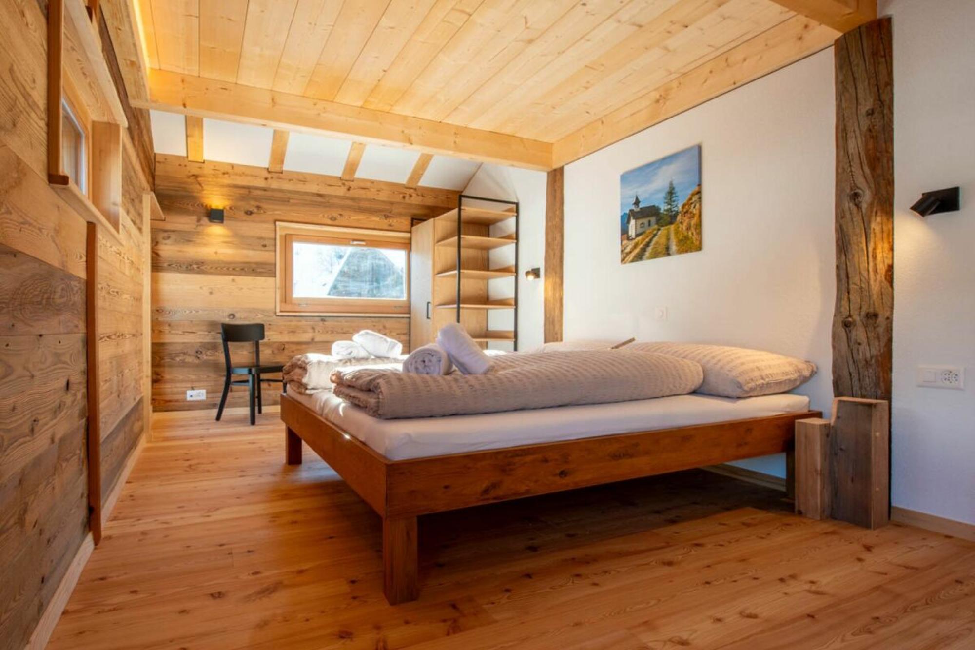 Gemütliches Schlafzimmer in Holzoptik