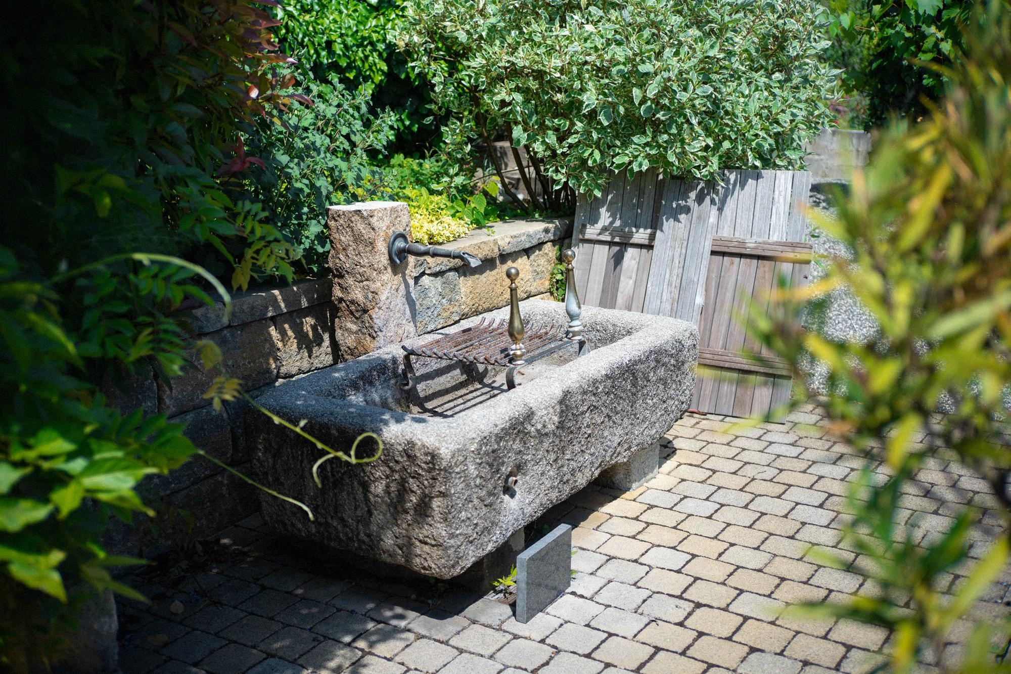 Gartenbrunnen aus Naturstein