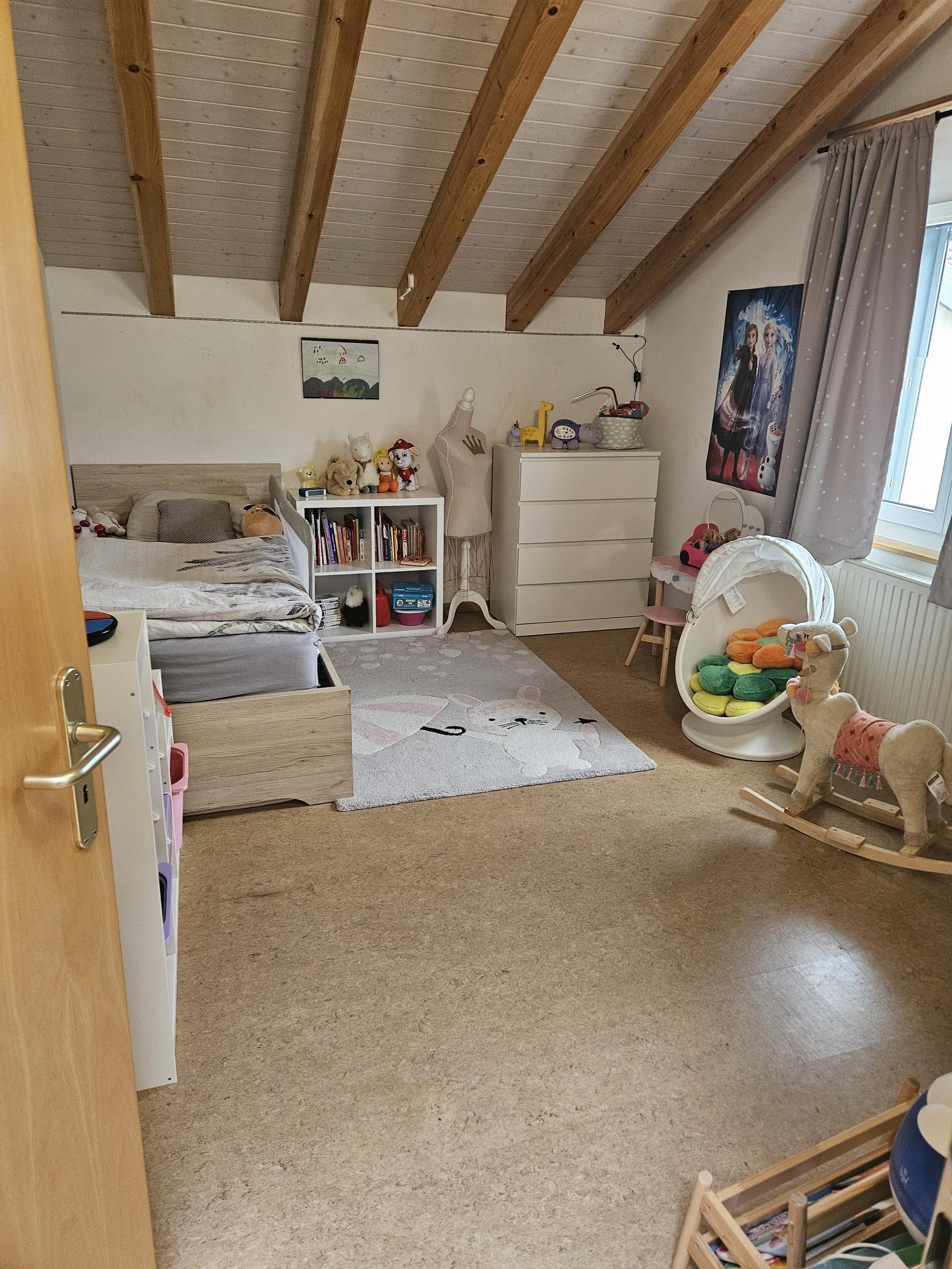 Gemütliches Kinderzimmer im Dachgeschoss